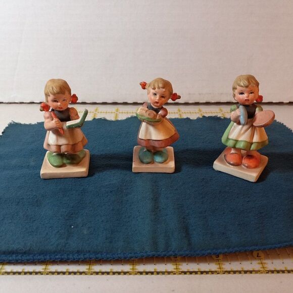 Vintage National Potteries Co., Napco, "Three Little Girls in Poppa's Slippers" - Picture 2 of 5